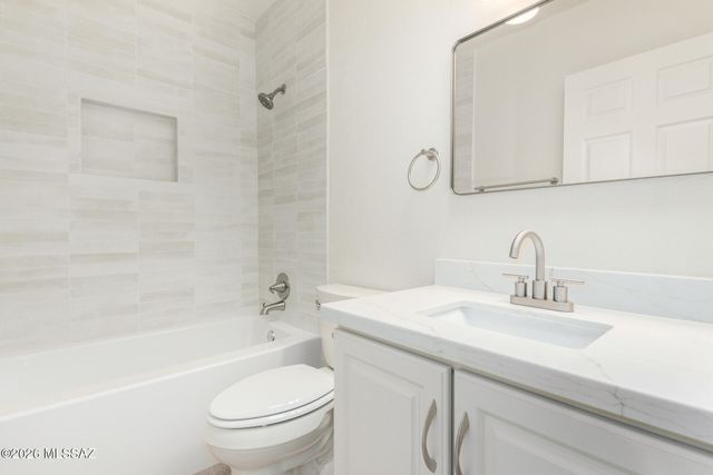 750 W Camino Iturbide, Green Valley, AZ 85622