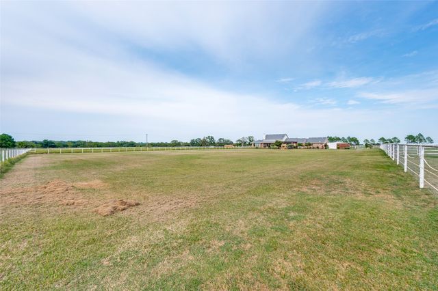 6200 Mcnatt Road, Aubrey, TX 76227