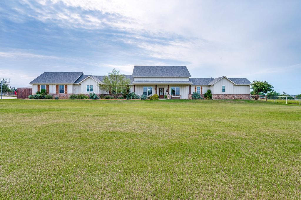 6200 Mcnatt Road, Aubrey, TX 76227