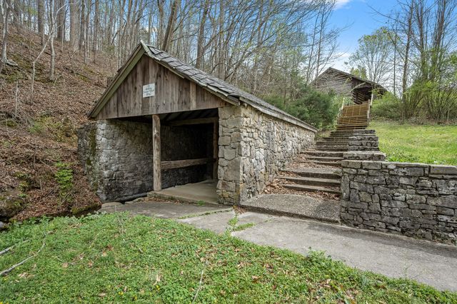 2708 LEDFORD MILL ROAD, Wartrace, TN 37183