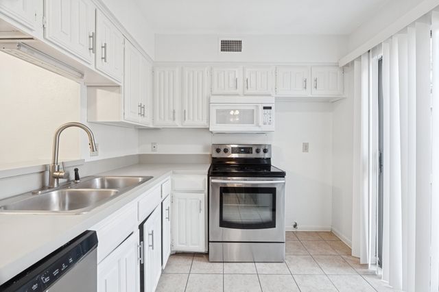 883 Dublin Drive B, Richardson, TX 75080