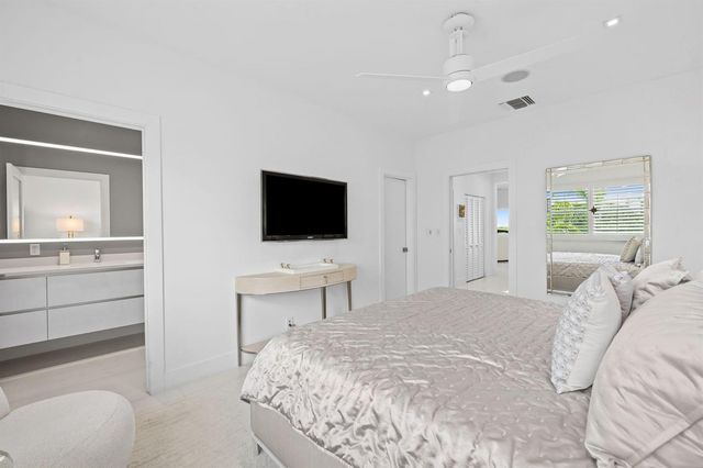 1050 Seminole Drive Phb, Fort Lauderdale, FL 33304