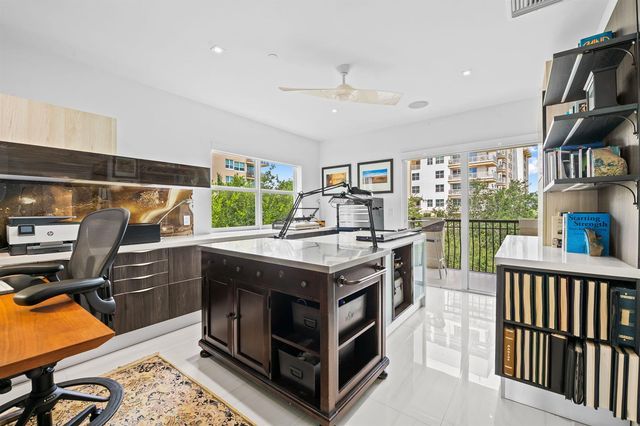 1050 Seminole Drive Phb, Fort Lauderdale, FL 33304