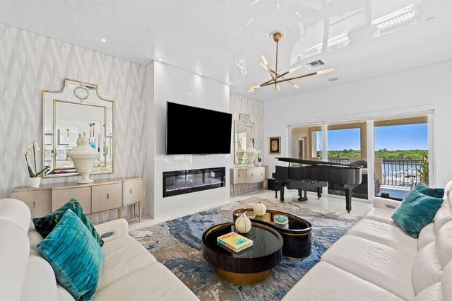 1050 Seminole Drive Phb, Fort Lauderdale, FL 33304