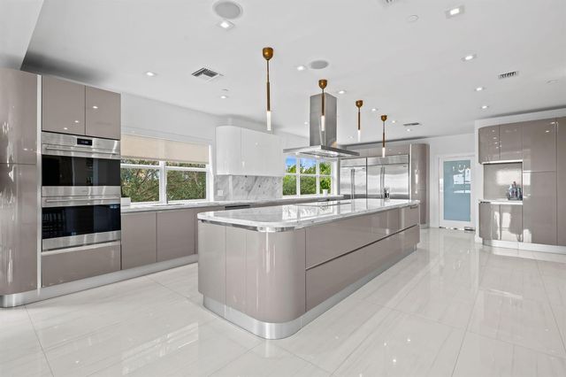 1050 Seminole Drive Phb, Fort Lauderdale, FL 33304