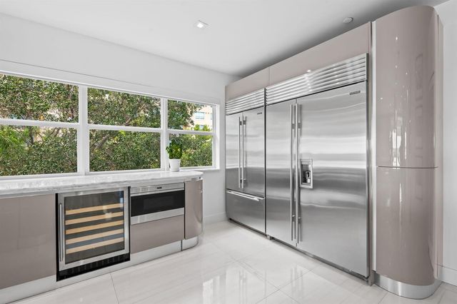 1050 Seminole Drive Phb, Fort Lauderdale, FL 33304