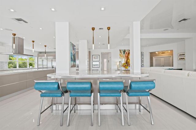 1050 Seminole Drive Phb, Fort Lauderdale, FL 33304