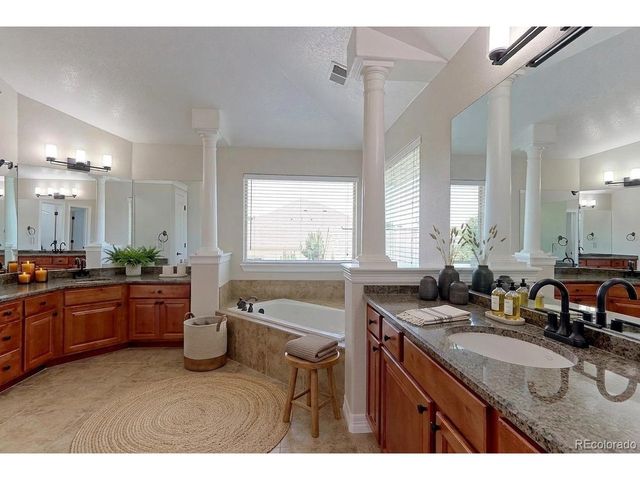 6260 Saddleback Ave, Longmont, CO 80504