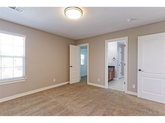 6260 Saddleback Ave, Longmont, CO 80504