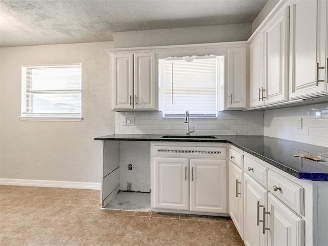 401 S Dallas Avenue, Moore, OK 73160