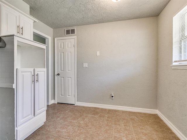 401 S Dallas Avenue, Moore, OK 73160