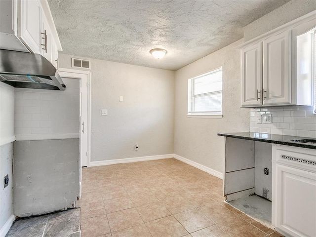 401 S Dallas Avenue, Moore, OK 73160