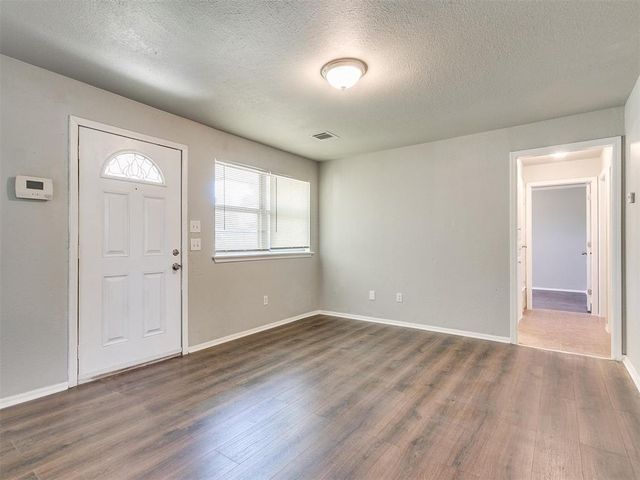 401 S Dallas Avenue, Moore, OK 73160