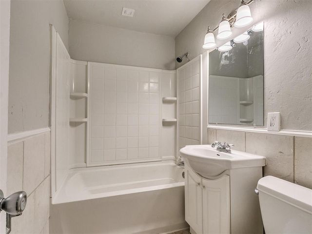 401 S Dallas Avenue, Moore, OK 73160