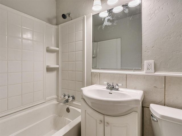 401 S Dallas Avenue, Moore, OK 73160