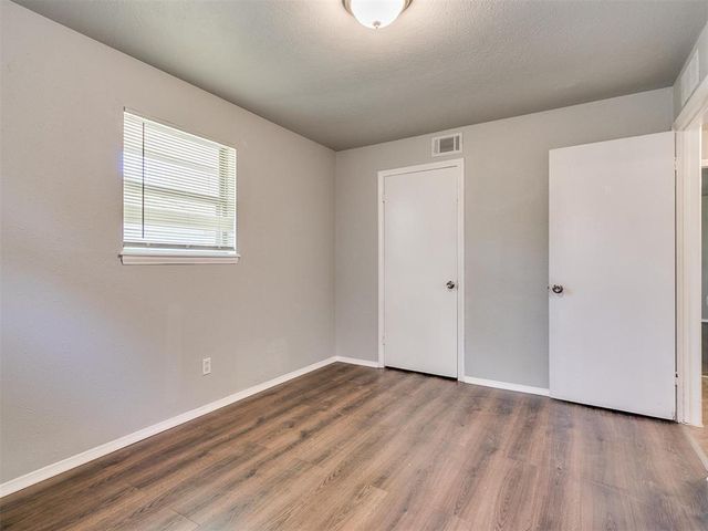 401 S Dallas Avenue, Moore, OK 73160