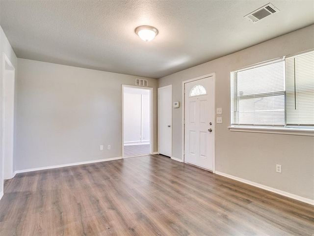 401 S Dallas Avenue, Moore, OK 73160
