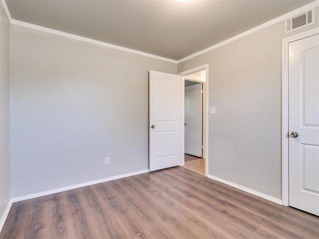 401 S Dallas Avenue, Moore, OK 73160