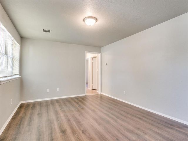 401 S Dallas Avenue, Moore, OK 73160