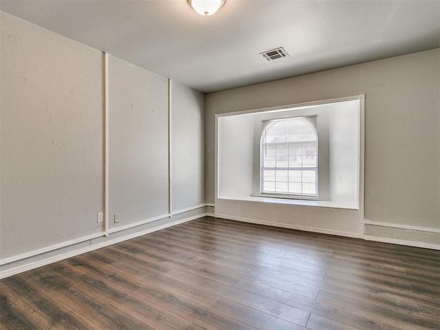 401 S Dallas Avenue, Moore, OK 73160