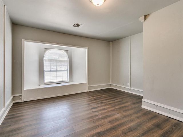 401 S Dallas Avenue, Moore, OK 73160