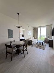 1611 SW 2nd ave 911, Miami, FL 33129