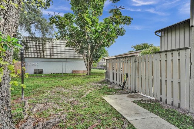 2218 NW 59th Way 63B, Lauderhill, FL 33313