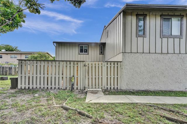 2218 NW 59th Way 63B, Lauderhill, FL 33313