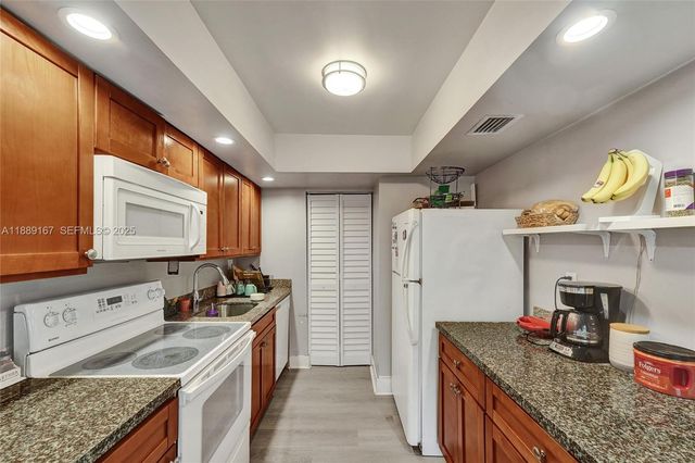 2218 NW 59th Way 63B, Lauderhill, FL 33313