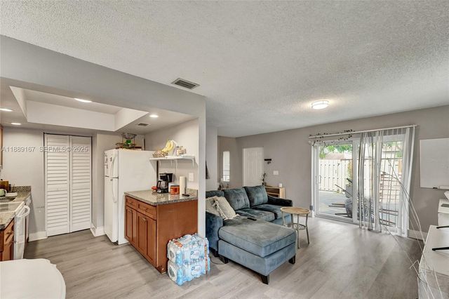 2218 NW 59th Way 63B, Lauderhill, FL 33313