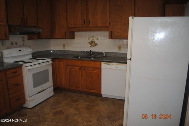 102 Epworth Drive, Jacksonville, NC 28546