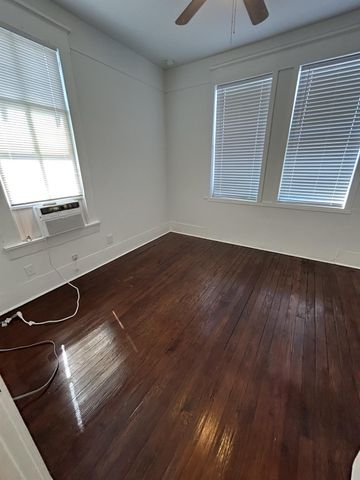 2514 Avenue M 2, Galveston, TX 77550