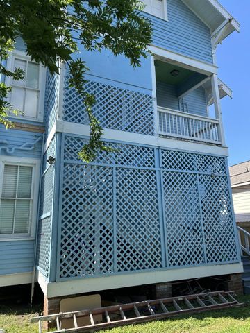 2514 Avenue M 2, Galveston, TX 77550