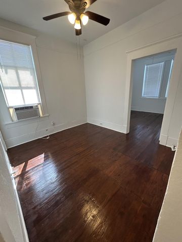 2514 Avenue M 2, Galveston, TX 77550