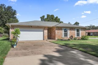 333 Coventry Lane, Alvin, TX 77511