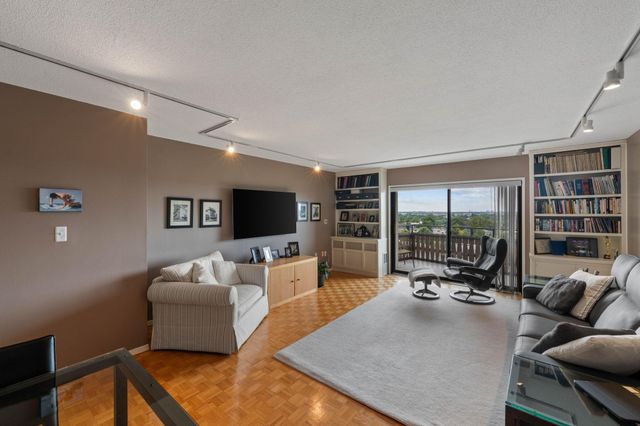 400 Groveland Avenue 1208, Minneapolis, MN 55403