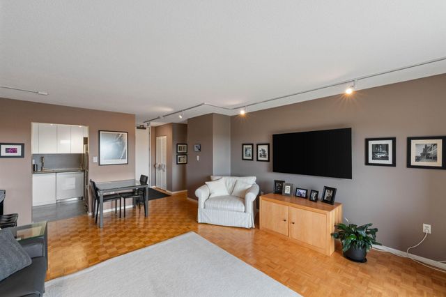400 Groveland Avenue 1208, Minneapolis, MN 55403