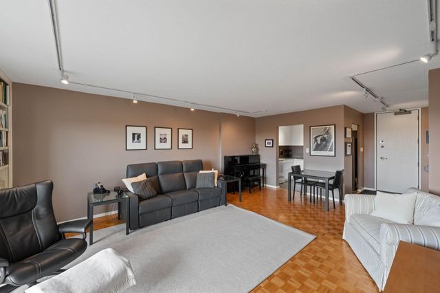400 Groveland Avenue 1208, Minneapolis, MN 55403