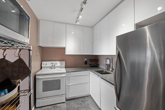 400 Groveland Avenue 1208, Minneapolis, MN 55403