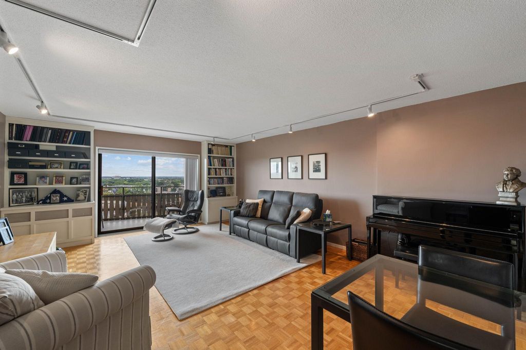 400 Groveland Avenue 1208, Minneapolis, MN 55403