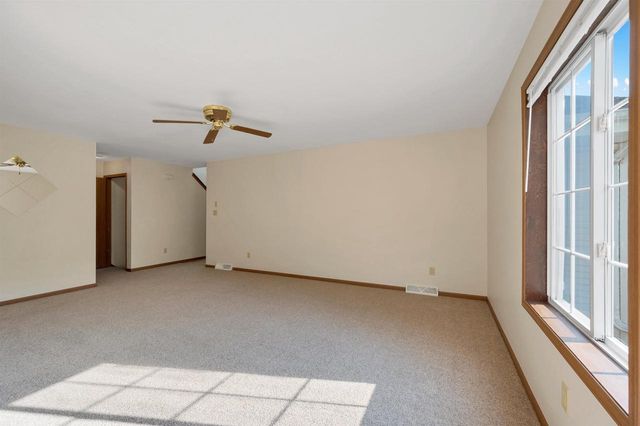 2322 CEDAR RIDGE COURT, Green Bay, WI 54313