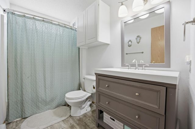 2218 59th Avenue S, Fargo, ND 58104