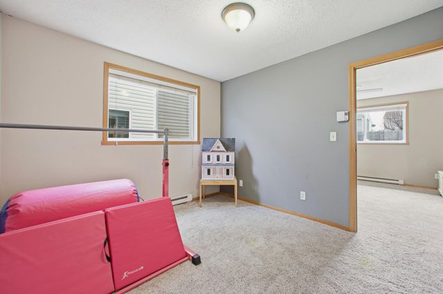 2218 59th Avenue S, Fargo, ND 58104