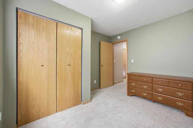 2218 59th Avenue S, Fargo, ND 58104