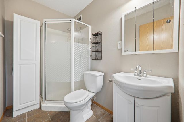 2218 59th Avenue S, Fargo, ND 58104