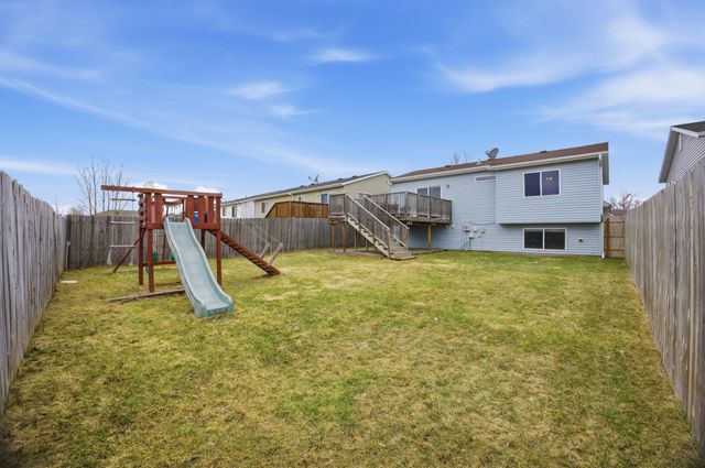 2218 59th Avenue S, Fargo, ND 58104