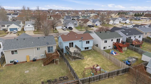 2218 59th Avenue S, Fargo, ND 58104