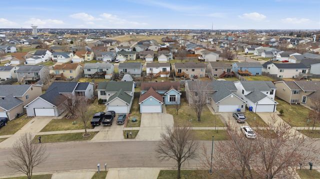 2218 59th Avenue S, Fargo, ND 58104