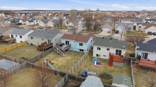 2218 59th Avenue S, Fargo, ND 58104