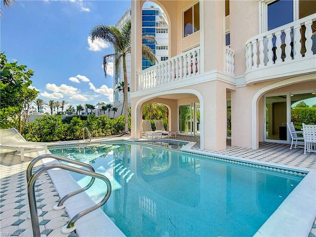 21 Casa Mar LN # 21, Naples, FL 34103